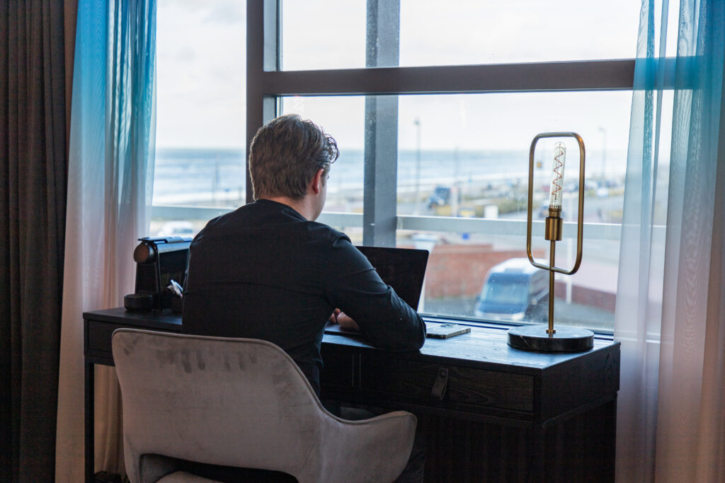 Working space in hotelroom Palace Hotel Zandvoort